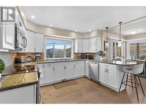 7115 Tronson Road, Vernon, BC - Indoor Photo Showing Kitchen With Double Sink With Upgraded Kitchen