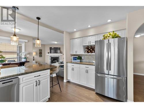 7115 Tronson Road, Vernon, BC - Indoor Photo Showing Kitchen