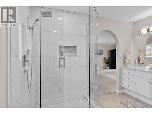 7115 Tronson Road, Vernon, BC - Indoor Photo Showing Bathroom