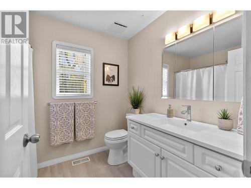 7115 Tronson Road, Vernon, BC - Indoor Photo Showing Bathroom
