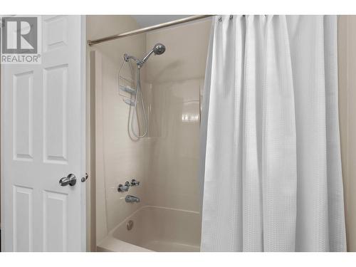 7115 Tronson Road, Vernon, BC - Indoor Photo Showing Bathroom