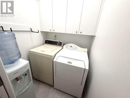 7115 Tronson Road, Vernon, BC - Indoor Photo Showing Laundry Room