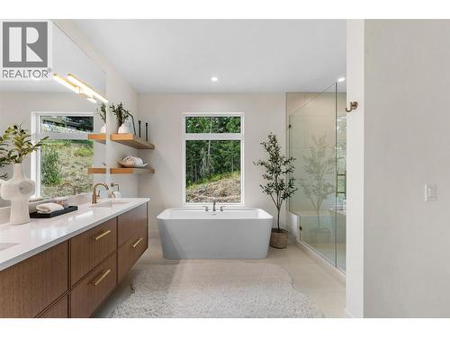 271 Chicopee Road Unit# 2, Vernon, BC - Indoor Photo Showing Bathroom