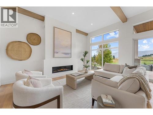 271 Chicopee Road Unit# 2, Vernon, BC - Indoor Photo Showing Living Room With Fireplace