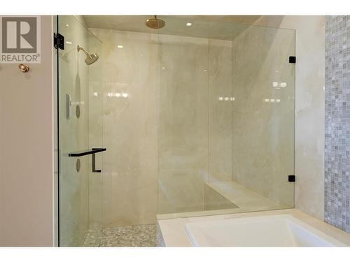 3745 West Bay Road Unit# 14, West Kelowna, BC - Indoor Photo Showing Bathroom