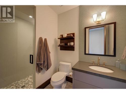 3745 West Bay Road Unit# 14, West Kelowna, BC - Indoor Photo Showing Bathroom