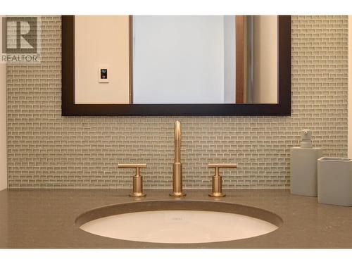 3745 West Bay Road Unit# 14, West Kelowna, BC - Indoor Photo Showing Bathroom