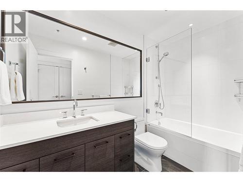 1191 Sunset Drive Unit# 3302, Kelowna, BC - Indoor Photo Showing Bathroom