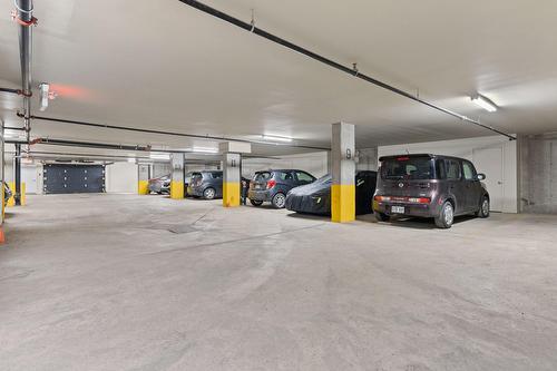 Garage - 103A-150 Rue De La Maçonnerie, Châteauguay, QC - Indoor Photo Showing Garage