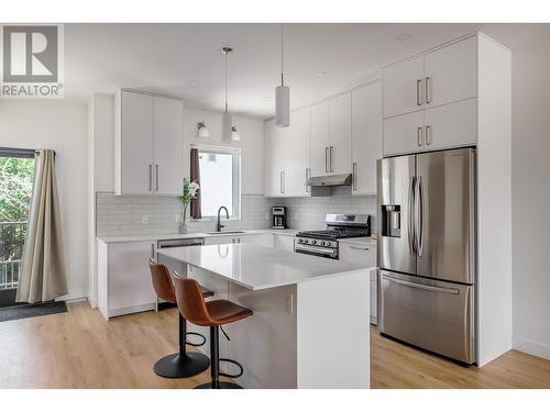 2825 Richter Street Unit# 2, Kelowna, BC - Indoor Photo Showing Kitchen With Upgraded Kitchen
