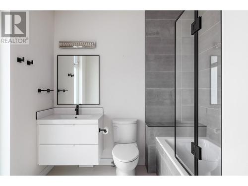 2825 Richter Street Unit# 2, Kelowna, BC - Indoor Photo Showing Bathroom