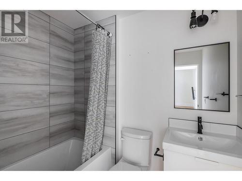 2825 Richter Street Unit# 2, Kelowna, BC - Indoor Photo Showing Bathroom