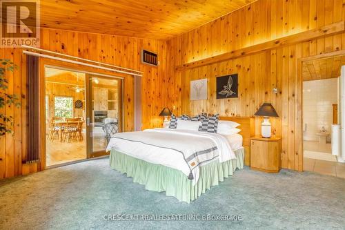 91 Jack'S Lake Road, Parry Sound Remote Area, ON - Indoor Photo Showing Bedroom