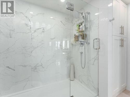 12C 328 Taylor Way, West Vancouver, BC - Indoor Photo Showing Bathroom