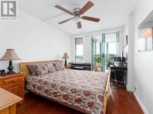 12C 328 Taylor Way, West Vancouver, BC - Indoor Photo Showing Bedroom