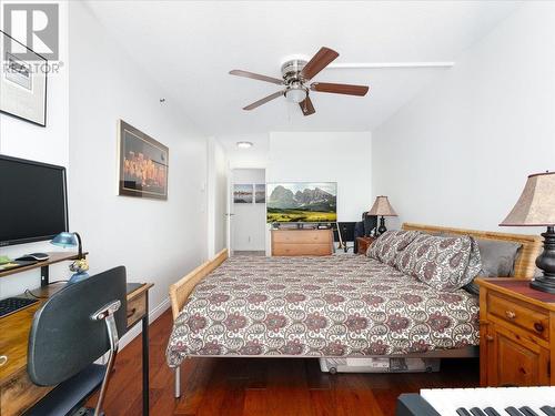 12C 328 Taylor Way, West Vancouver, BC - Indoor Photo Showing Bedroom