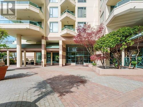 12C 328 Taylor Way, West Vancouver, BC - Outdoor