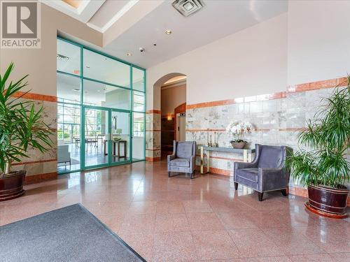 12C 328 Taylor Way, West Vancouver, BC - Indoor Photo Showing Other Room