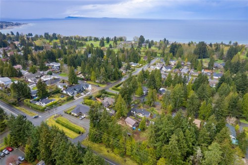 218 Sunningdale Rd East, Qualicum Beach, BC 