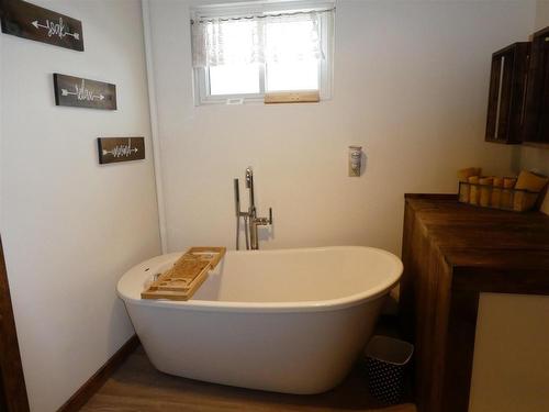 150 Dieppe Rd, Longlac, ON - Indoor Photo Showing Bathroom