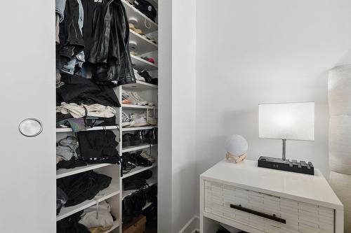 Walk-in closet - 1010-101 Rue Peel, Montréal (Le Sud-Ouest), QC - Indoor Photo Showing Other Room