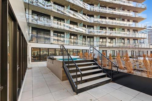 Pool - 1010-101 Rue Peel, Montréal (Le Sud-Ouest), QC - Outdoor With Balcony