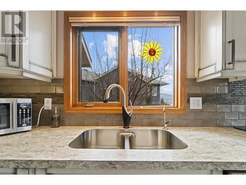 4711 16 Street Ne, Salmon Arm, BC - Indoor Photo Showing Kitchen With Double Sink
