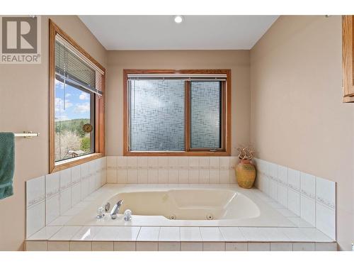 4711 16 Street Ne, Salmon Arm, BC - Indoor Photo Showing Bathroom