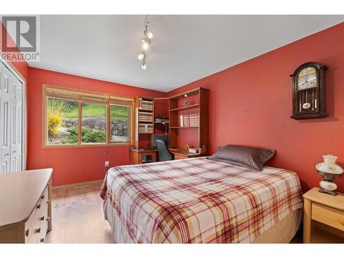 4711 16 Street Ne, Salmon Arm, BC - Indoor Photo Showing Bedroom