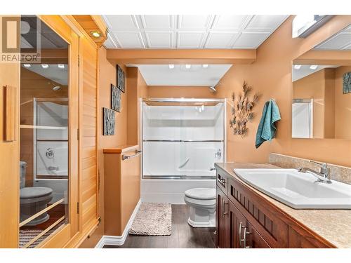 4711 16 Street Ne, Salmon Arm, BC - Indoor Photo Showing Bathroom