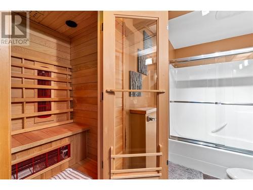 4711 16 Street Ne, Salmon Arm, BC - Indoor Photo Showing Other Room