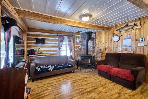 Salon - 377 Ch. Lac-Léon, Saint-Donat, QC - Indoor Photo Showing Basement