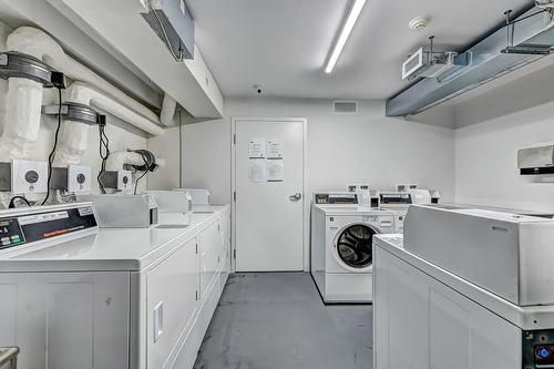 Salle de lavage - 1105-1420 Rue Crescent, Montréal (Ville-Marie), QC - Indoor Photo Showing Laundry Room