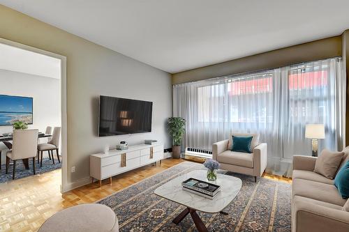 Salon - 504-1420 Rue Crescent, Montréal (Ville-Marie), QC - Indoor Photo Showing Living Room