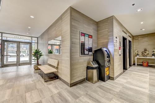 Hall - 504-1420 Rue Crescent, Montréal (Ville-Marie), QC - Indoor Photo Showing Other Room