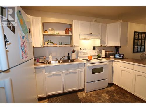 1245 Abbott Drive, Quesnel, BC - Indoor Photo Showing Kitchen With Double Sink