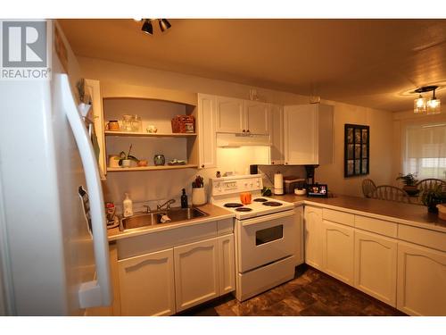 1245 Abbott Drive, Quesnel, BC - Indoor Photo Showing Kitchen With Double Sink