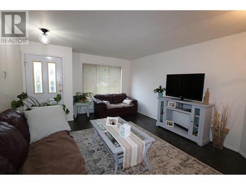 1245 Abbott Drive, Quesnel, BC - Indoor Photo Showing Living Room
