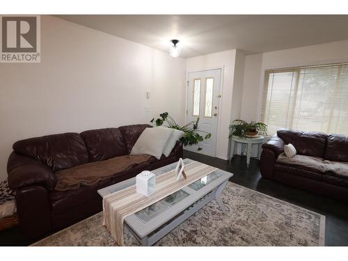 1245 Abbott Drive, Quesnel, BC - Indoor Photo Showing Living Room
