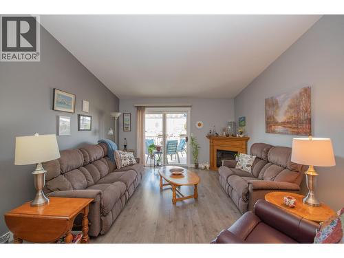 1001 30 Avenue Unit# 30, Vernon, BC - Indoor Photo Showing Living Room With Fireplace