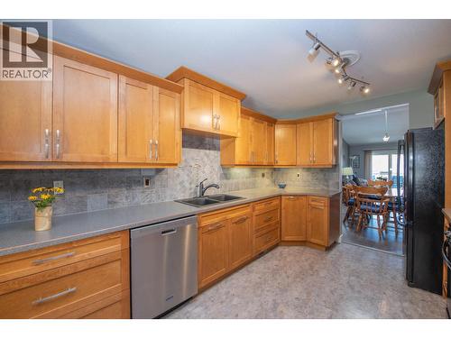 1001 30 Avenue Unit# 30, Vernon, BC - Indoor Photo Showing Kitchen With Double Sink