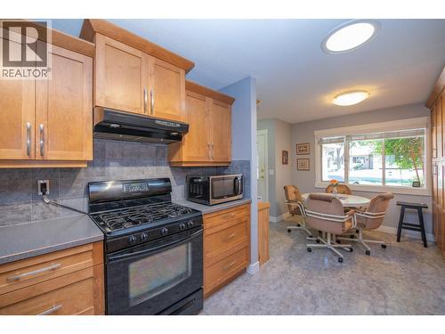 1001 30 Avenue Unit# 30, Vernon, BC - Indoor Photo Showing Kitchen