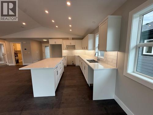 6060 19Th Street, Grand Forks, BC - Indoor Photo Showing Kitchen With Double Sink
