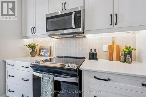 113 Catherine Street, Wilmot, ON - Indoor Photo Showing Kitchen With Upgraded Kitchen