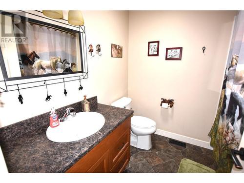 main bath full 4 piece - 494 Kingfisher Avenue, Vernon, BC - Indoor Photo Showing Bathroom