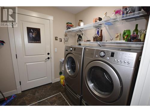 laundry with utility sink - 494 Kingfisher Avenue, Vernon, BC - Indoor Photo Showing Laundry Room