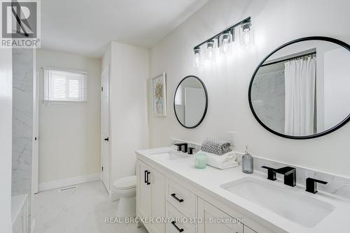 1252 Lakeview Drive, Oakville, ON - Indoor Photo Showing Bathroom