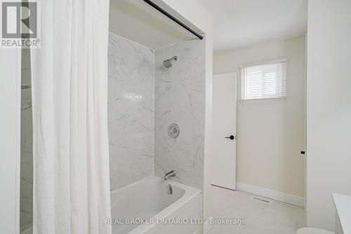 1252 Lakeview Drive, Oakville, ON - Indoor Photo Showing Bathroom