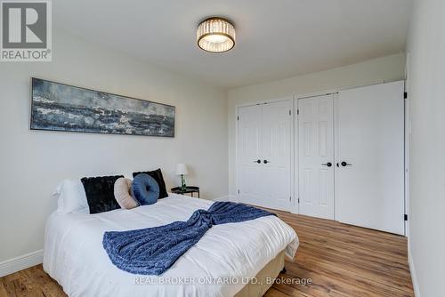 1252 Lakeview Drive, Oakville, ON - Indoor Photo Showing Bedroom