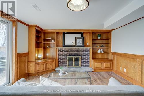 1252 Lakeview Drive, Oakville, ON - Indoor Photo Showing Living Room With Fireplace